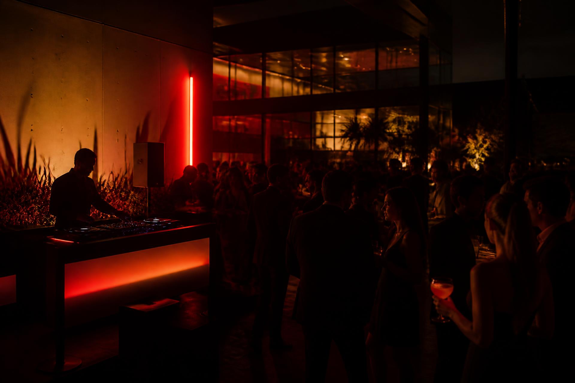 Julebord på Epicenter Oslo med gjester rundt bordet